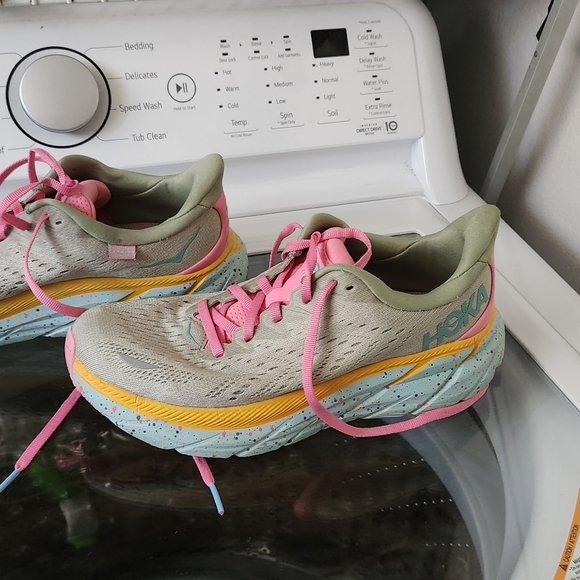2 pairs of practically new HOKA - Picture 5 of 11